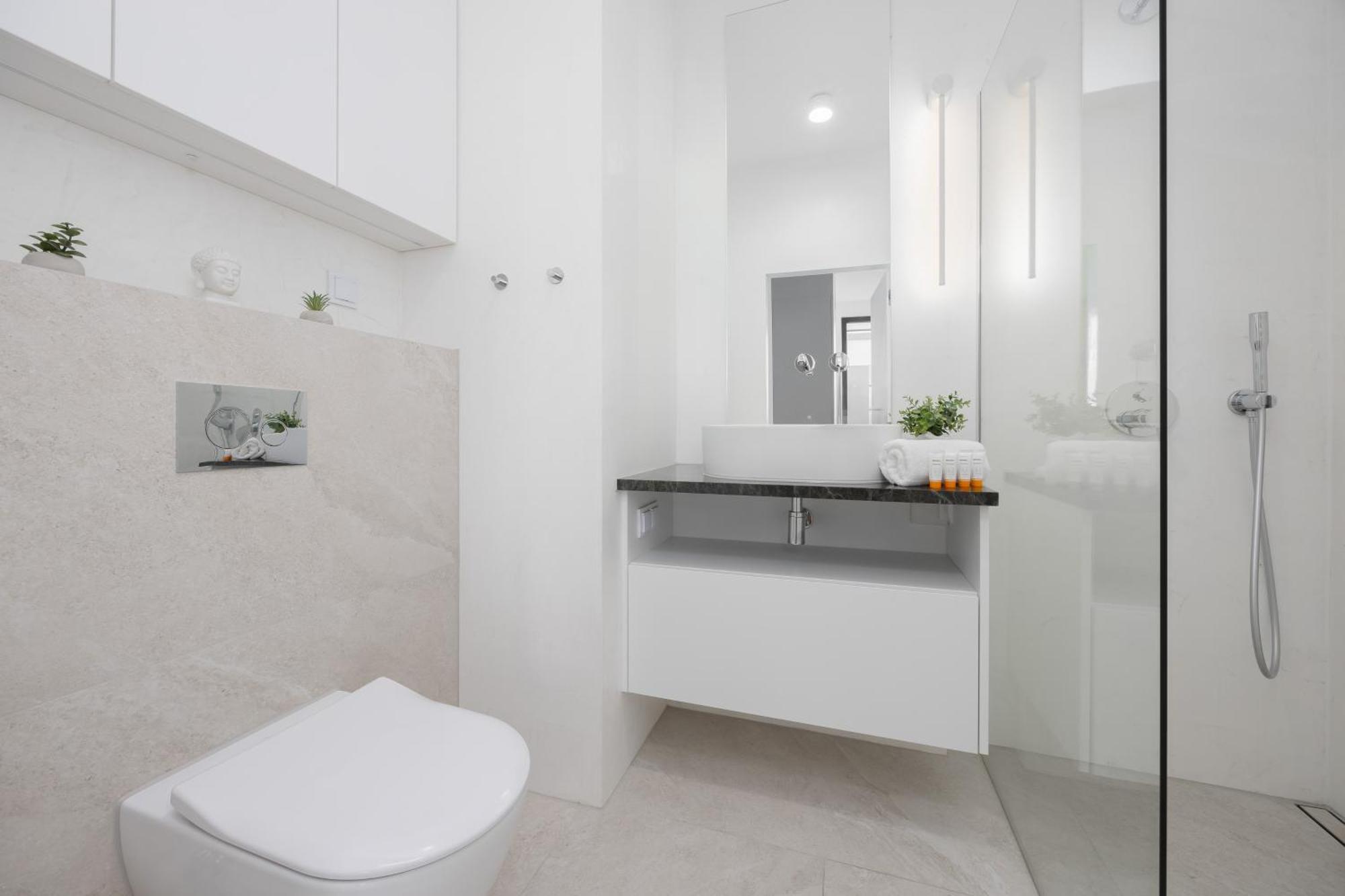 Butas Stylish Grzybowska By Renters *
